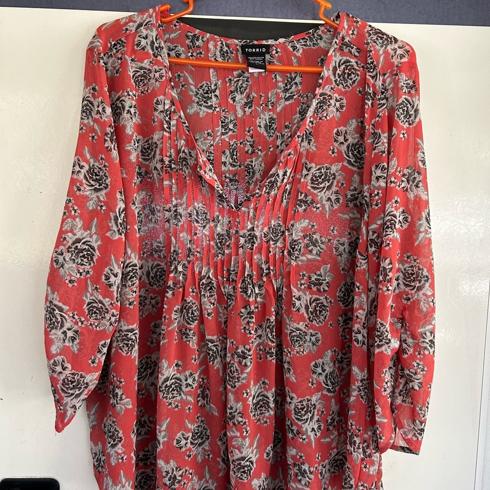 Torrid floral v-neck, pleated flowy blouse.
